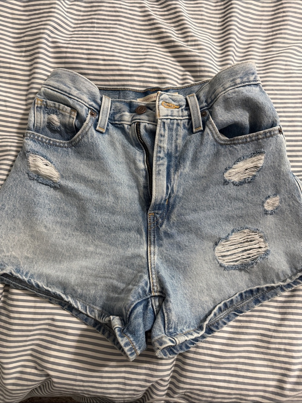Levi's High Waist Mom Short